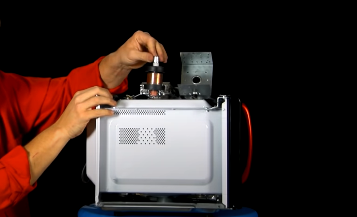 Can You Put Metal in a Convection Microwave Oven? MetalProfy