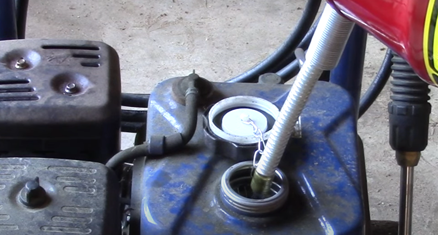 Plastic vs. Metal Gas Can Which is Better? MetalProfy