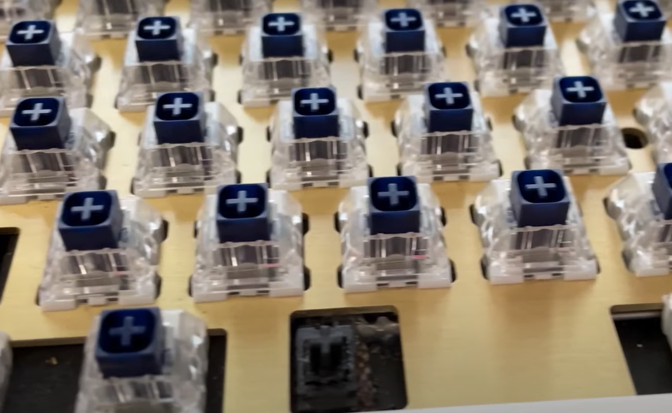 Brass vs. Aluminum Plate Keyboard What’s the Difference? MetalProfy