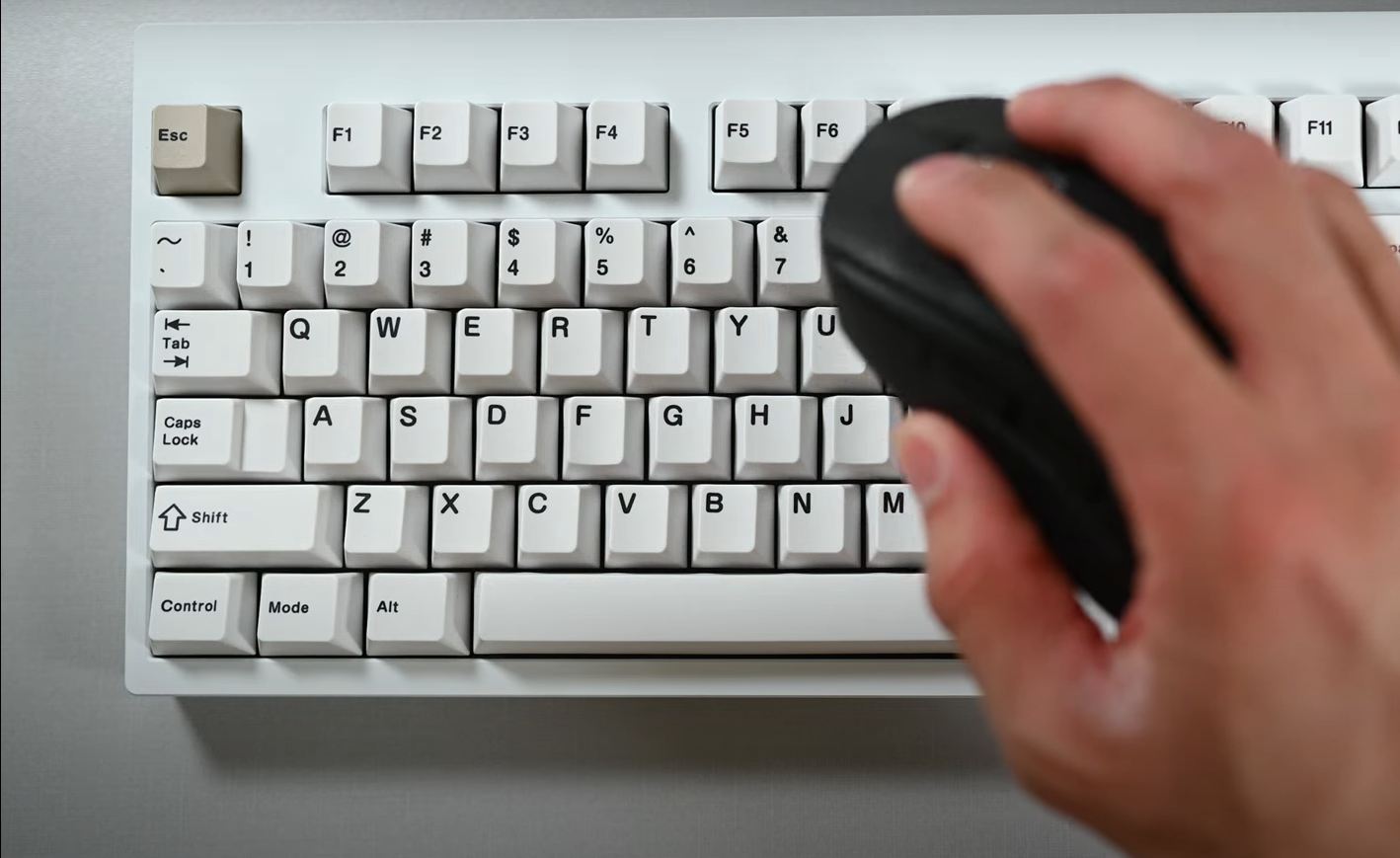 Brass vs. Aluminum Plate Keyboard What’s the Difference? MetalProfy