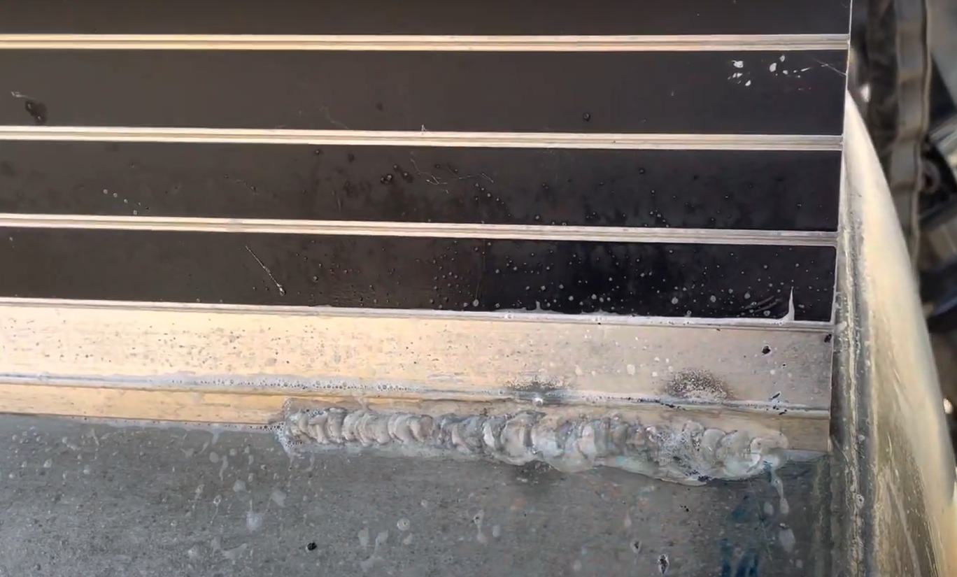 How Much Does an Aluminum Pontoon Weigh? MetalProfy