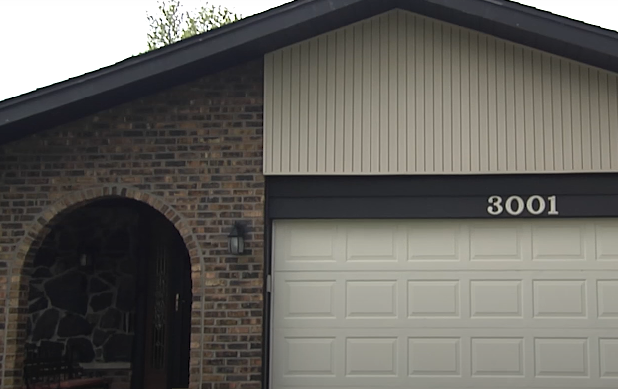 Can You Paint Aluminum Garage Doors? MetalProfy