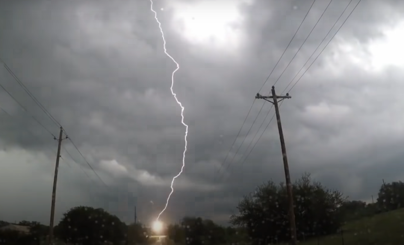Does Aluminum Attract Lightning? MetalProfy